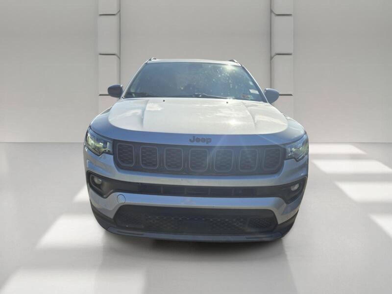 Used 2025 Jeep Compass Latitude w/ Altitude Special Edition AWD/4WD image 2