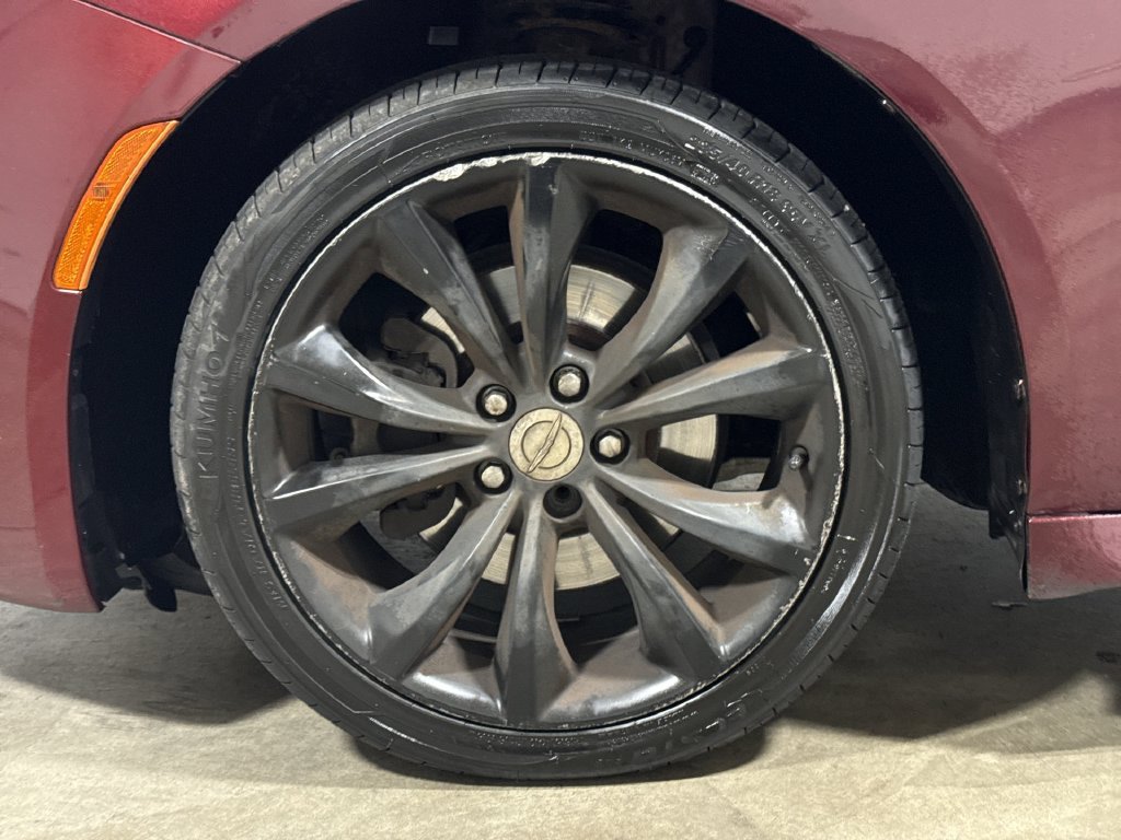 Used 2015 Chrysler 200 S FWD image 25