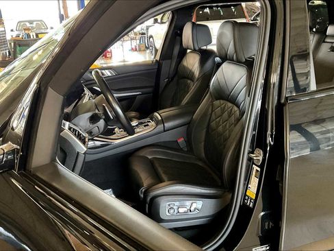 Used 2023 BMW X7 xDrive40i w/ M Sport Package image 6
