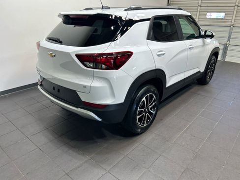 Used 2025 Chevrolet TrailBlazer LT image 3