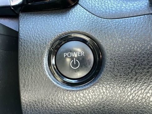 Used 2025 Toyota Camry SE w/ Convenience Package image 33