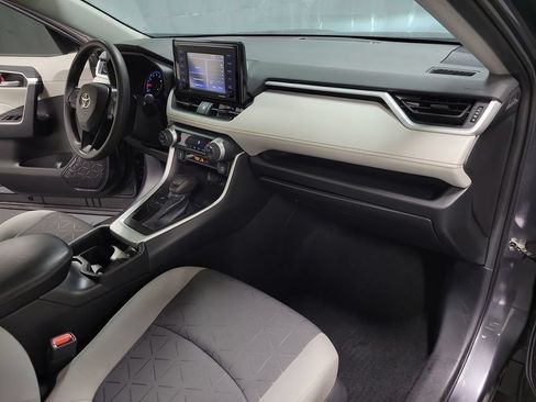 Used 2021 Toyota RAV4 XLE w/ Convenience Package FWD image 23