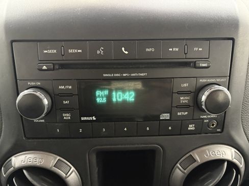 Used 2018 Jeep Wrangler Unlimited Sport w/ Connectivity Group image 11