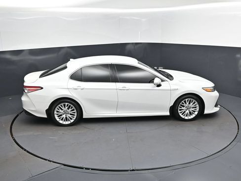 Used 2020 Toyota Camry XLE FWD image 35