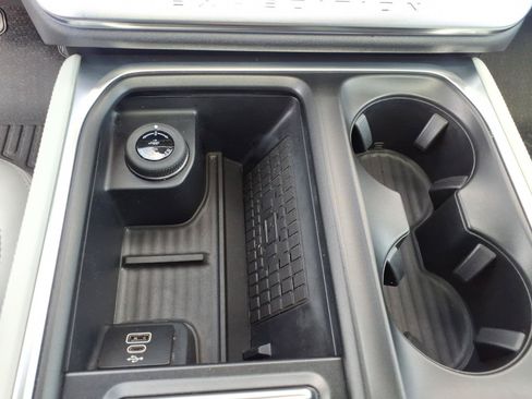 Used 2025 Ford Expedition Platinum w/ Platinum Ultimate Package AWD/4WD image 32