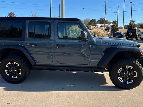 Used 2025 Jeep Wrangler Unlimited Rubicon 4xe w/ Convenience Group image 7