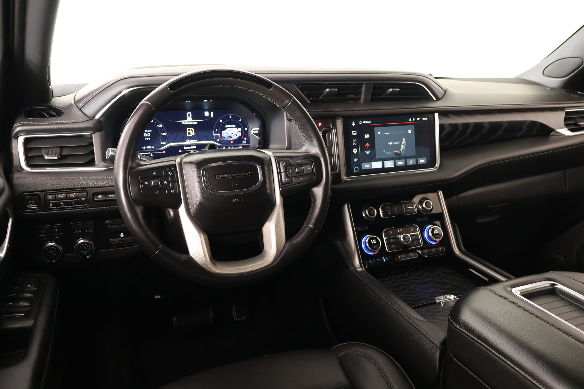 Used 2023 GMC Yukon XL Denali w/ Advanced Technology Package AWD/4WD image 2