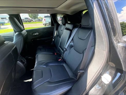 Used 2022 Jeep Cherokee Latitude Lux w/ Sun & Sound Group AWD/4WD image 22