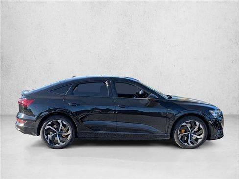 Used 2023 Audi e-tron Premium Plus w/ Premium Plus Package image 4