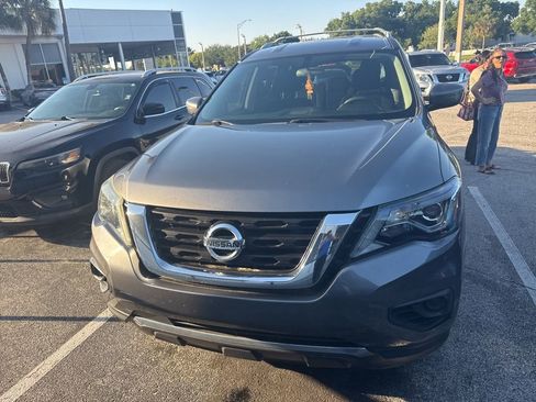 Used 2018 Nissan Pathfinder S image 2