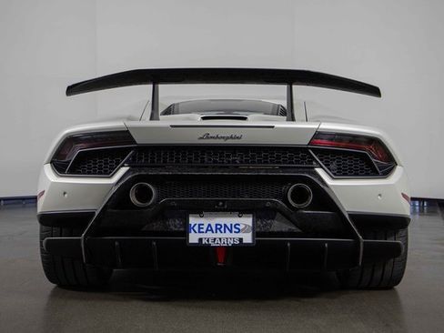 Used 2018 Lamborghini Huracan Performante image 7