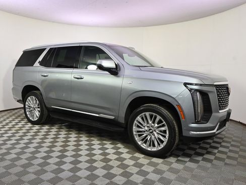 Certified 2025 Cadillac Escalade Premium Luxury image 8