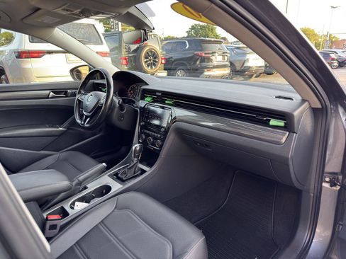 Used 2020 Volkswagen Passat 2.0T R-Line FWD image 40