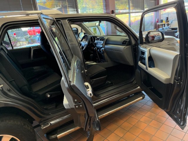 Used 2011 Toyota 4Runner SR5 AWD/4WD image 33
