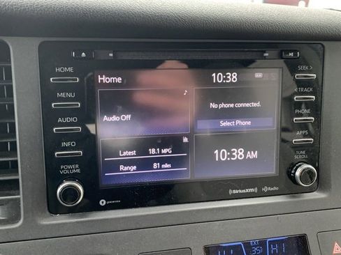 Used 2018 Toyota Sienna LE image 10