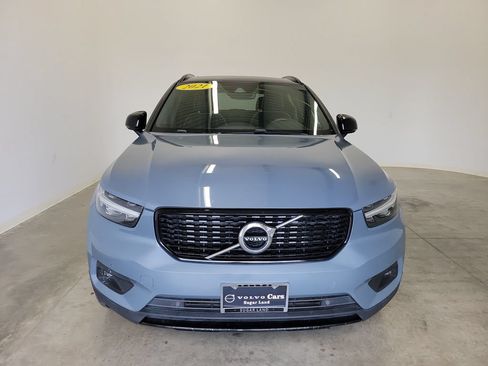 Used 2021 Volvo XC40 T4 R-Design w/ Climate Package FWD image 2