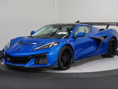 Used 2026 Chevrolet Corvette ZR1 w/ ZR1 Carbon Fiber Aero Package RWD image 7
