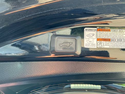 Used 2016 Toyota RAV4 XLE AWD/4WD image 23