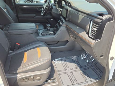 Used 2023 GMC Sierra 1500 AT4 w/ AT4 Premium Package image 5