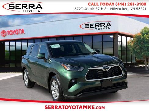 Used 2024 Toyota Highlander LE image 1