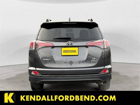 Used 2018 Toyota RAV4 LE image 4