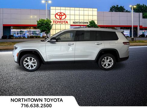 Used 2023 Jeep Grand Cherokee L Limited AWD/4WD image 3