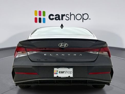 Used 2025 Hyundai Elantra Sport image 4