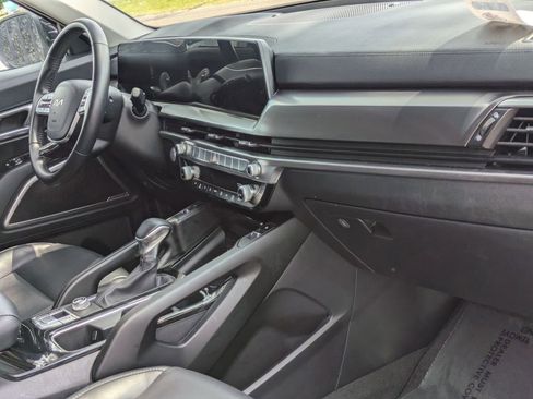 Used 2025 Kia Telluride S image 32