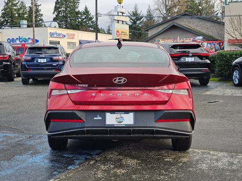 Used 2025 Hyundai Elantra SE image 6