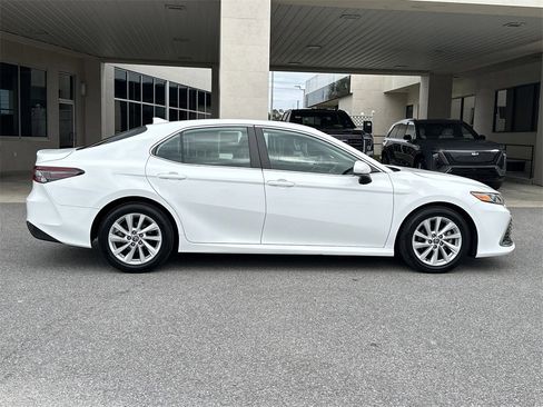 Used 2022 Toyota Camry LE image 8