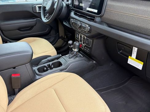 New 2026 Jeep Gladiator Willys AWD/4WD image 13