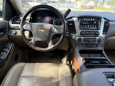 Used 2019 Chevrolet Suburban Premier RWD image 16