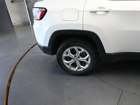 Used 2024 Jeep Compass Latitude AWD/4WD image 22