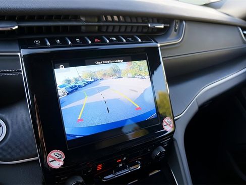 Used 2023 Jeep Grand Cherokee L Laredo image 25