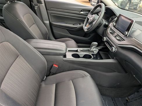 Used 2024 Nissan Altima 2.5 SV image 30