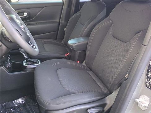 Used 2022 Jeep Renegade Altitude image 16