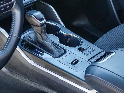 Used 2021 Toyota Highlander LE image 18