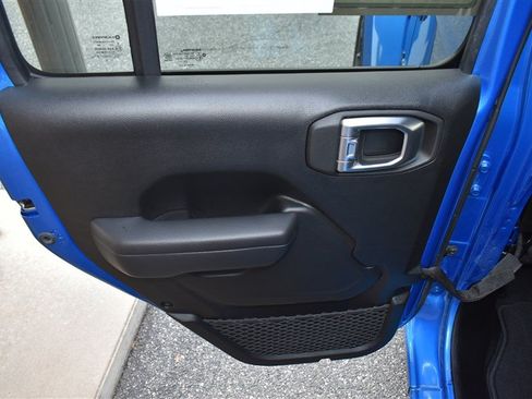 Used 2024 Jeep Wrangler Unlimited w/ Convenience Group AWD/4WD image 20