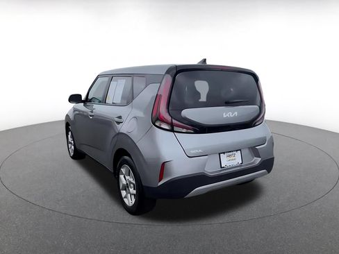Used 2025 Kia Soul LX w/ LX Technology Package FWD image 11