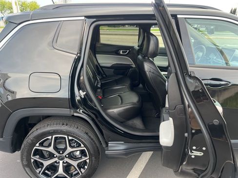 Used 2025 Jeep Compass Limited image 34