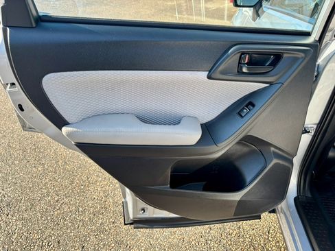 Used 2017 Subaru Forester 2.5i w/ Alloy Wheel Package image 16