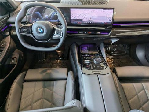 Used 2025 BMW 530i xDrive w/ Premium Package image 15