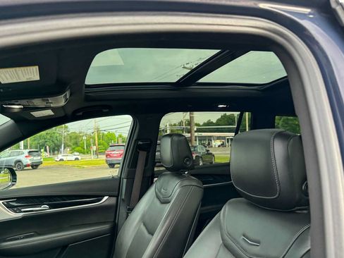 Used 2025 Cadillac XT6 Premium Luxury AWD/4WD image 15