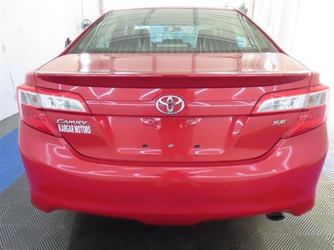 Used 2012 Toyota Camry SE w/ Preferred Accessory Pkg FWD image 11