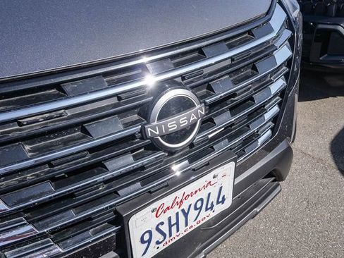 Used 2025 Nissan Rogue SV FWD image 4