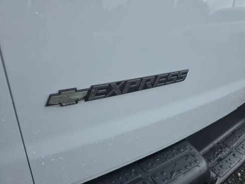 Used 2019 Chevrolet Express 3500 Extended w/ Driver Convenience Package RWD image 9