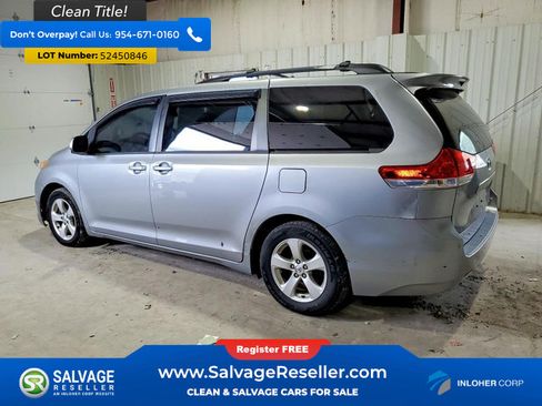 Used 2013 Toyota Sienna LE w/ Towing Pkg FWD image 3