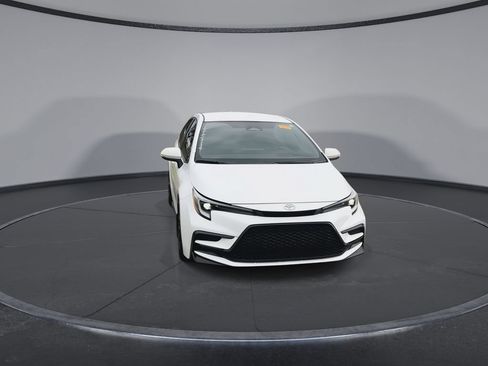 Used 2024 Toyota Corolla SE FWD image 3