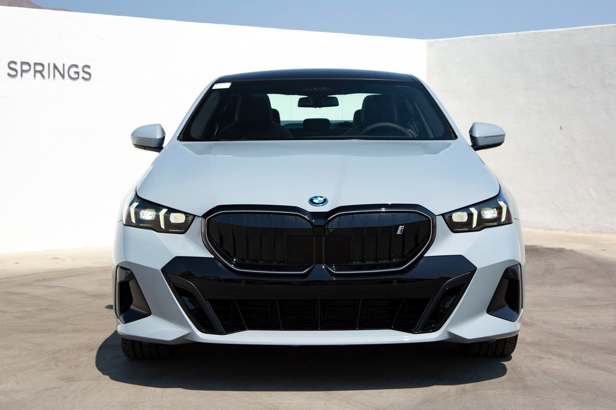 Used 2026 BMW i5 eDrive40 w/ Executive Package AWD/4WD image 4