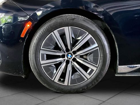 Used 2024 BMW i7 xDrive60 AWD/4WD image 10